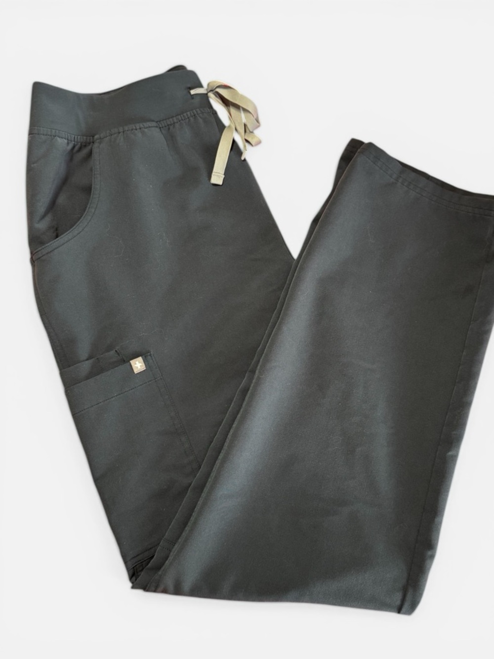 NWOT Women’s Figs Kade Cargo Scrub Pants in Color Dark Harbor, Large Tall